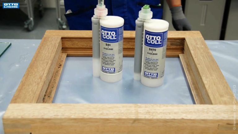 Incollaggio di finestre in legno